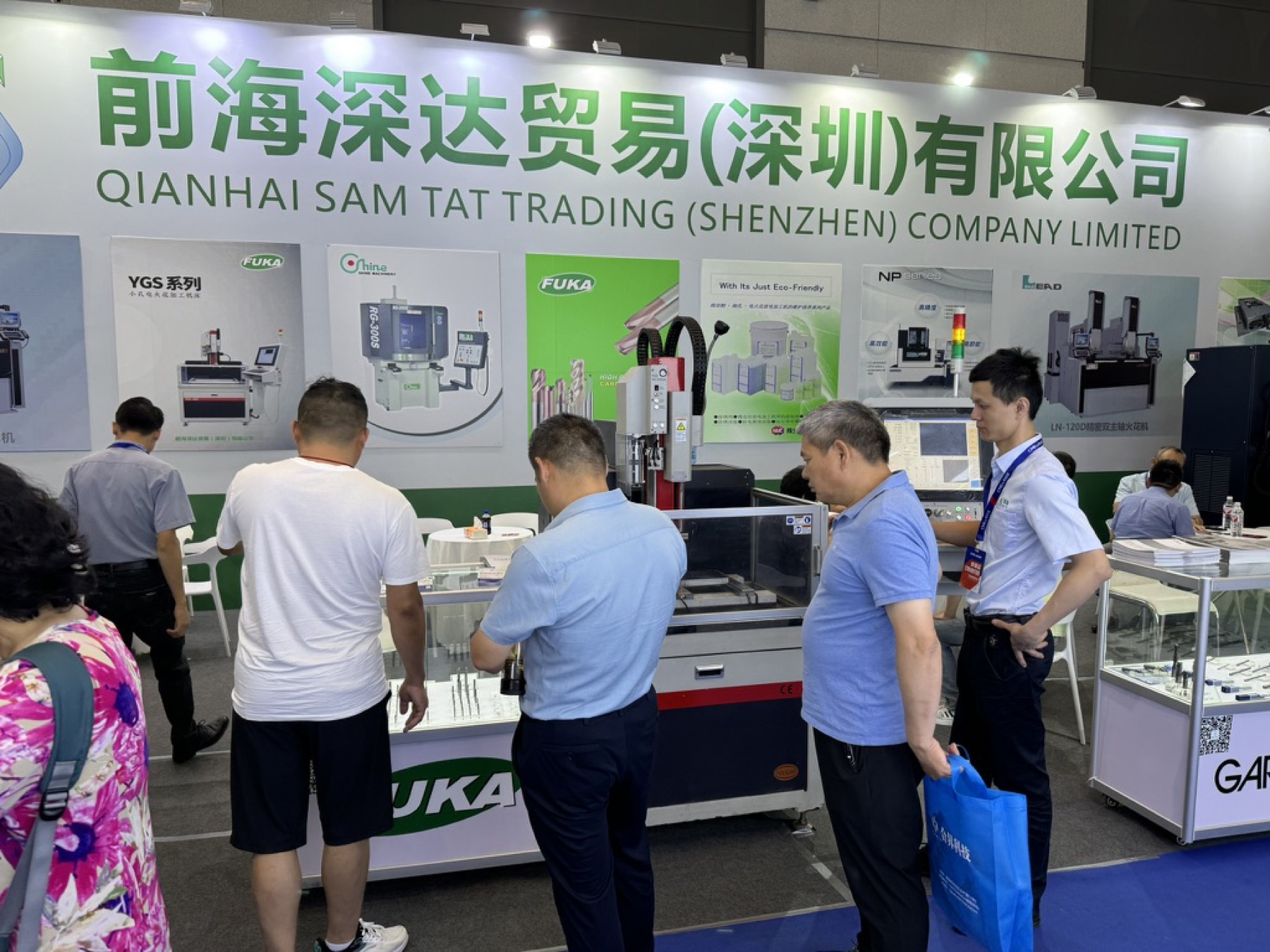 Sam Tat product demonstration at Xi'an exhibition